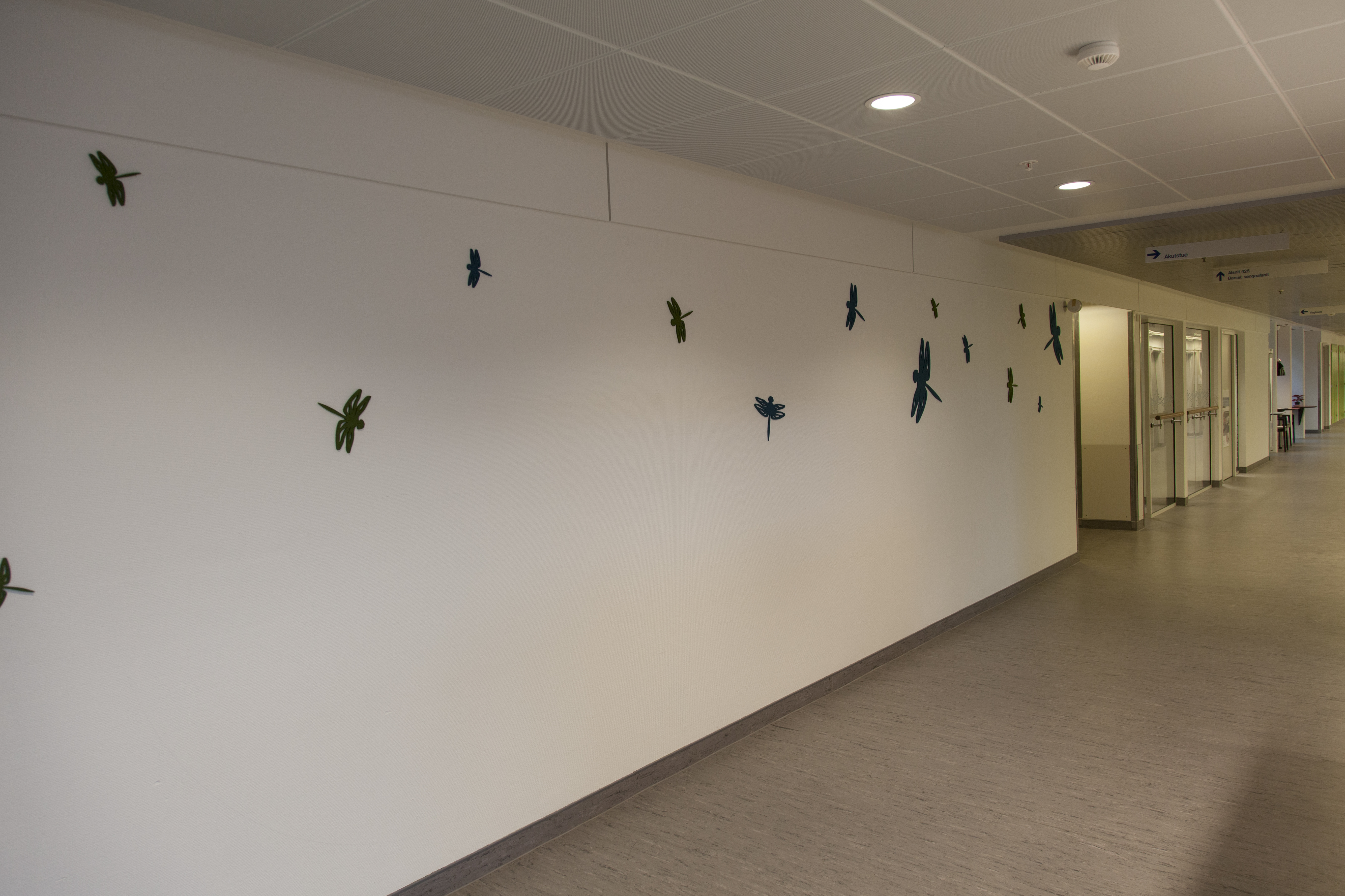 Fraster filt udskåret som guldsmed opklæbet på væg